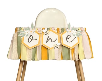 Bee Theme 1st Birthday Highchair Banner, Queen Bee First Birthday High Chair Garland, Floral Honey Bee Day One Banner, Sweet One Party