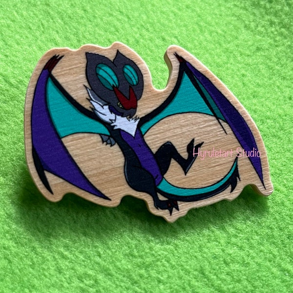 Taschenmonster Noivern Fledermaus Holz Pin