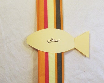 10 napkin rings/name tags with a fish motif. It's nice that you're here. Choice of colors!! Handwork