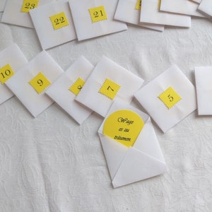 Mini Sprüche-Adventskalender 24 runde Etiketten im Umschlag Handarbeit