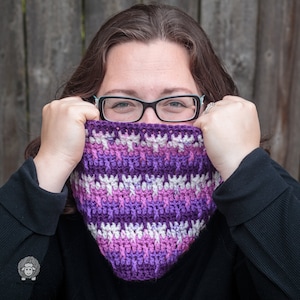 Shifting Posts Crochet Cowl Pattern - PDF Instant Download - Cowl Crochet Pattern - Easy Crochet Cowl Pattern - Crochet Scarf