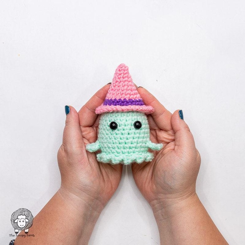No Sew Crochet Ghost Pattern:PDF Instant Download - Crochet Ghost Wearing Hat, Easy Crochet Ghost, Amigurumi Ghost Pattern,Halloween Crochet