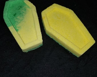 Bomba de baño de ataúd, bomba de baño amarilla, regalo de spa, regalo para ella, regalo para él, bomba de baño personalizada