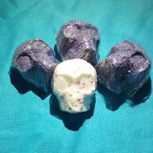 3 Skull Bath Bombs