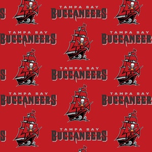 Neu!! NFL, Tampa Bay Buccaneers Stoff! 100% Baumwolle. 1/4, 1/2, oder 1 m x 60 &quot;! Rot / Blau.Lizensierter Stoff! Von Fabric Traditions. Versand am selben Tag!&quot;