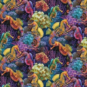 Puede incluir: Un patr&oacute;n vibrante y colorido con caballitos de mar y coral. Los caballitos de mar est&aacute;n representados en tonos naranja, amarillo y rojo, mientras que el coral es en tonos morados, azules y verdes. El dise&ntilde;o crea una escena submarina animada.