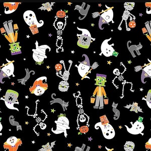 K&ouml;nnte beinhalten: Ein schwarzer Hintergrund mit einem sich wiederholenden Muster aus Halloween-Charakteren. Die Charaktere umfassen Geister, Skelette, Mumien, Hexen, Katzen, Flederm&auml;use und ein Frankenstein-Monster. Die Charaktere sind alle in Schwarz, Wei&szlig;, Gr&uuml;n, Orange und Lila.