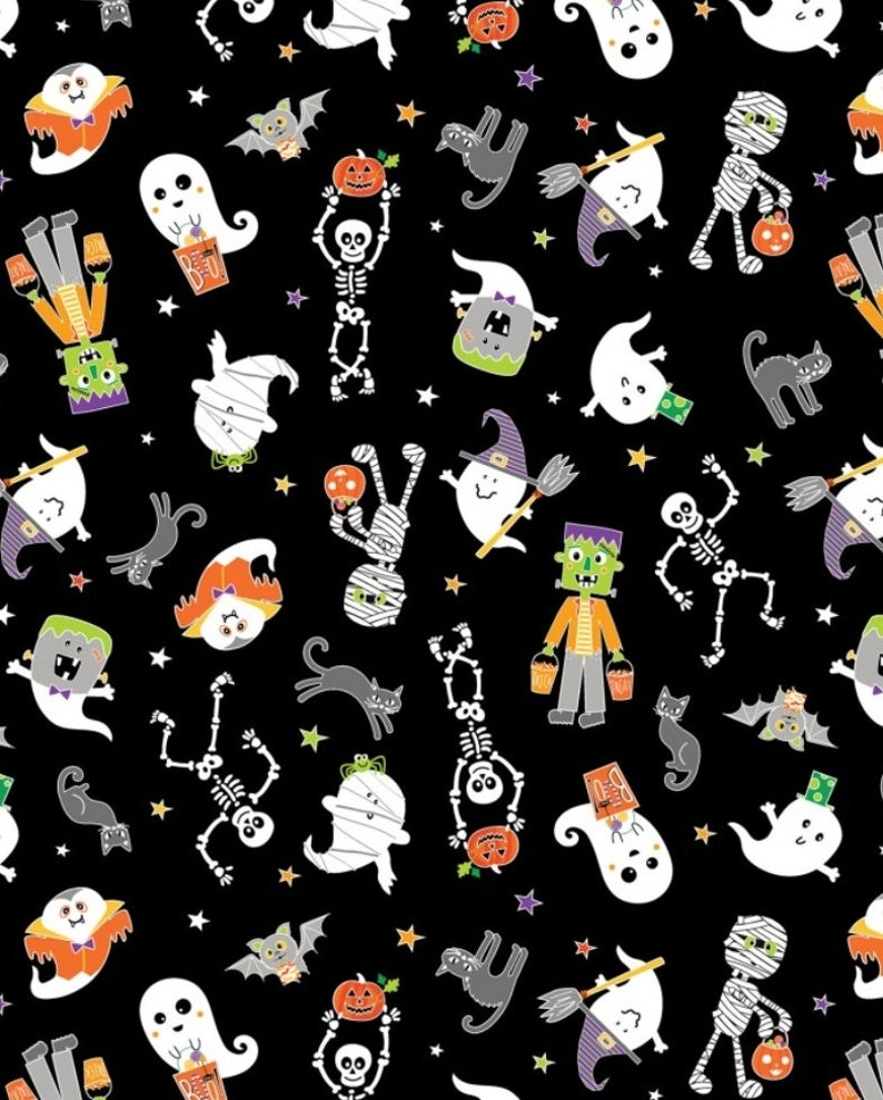 K&ouml;nnte beinhalten: Ein schwarzer Hintergrund mit einem sich wiederholenden Muster aus Halloween-Charakteren. Die Charaktere umfassen Geister, Skelette, Mumien, Hexen, Katzen, Flederm&auml;use und K&uuml;rbisse. Die Charaktere sind alle im Cartoon-Stil gehalten und sind bunt.