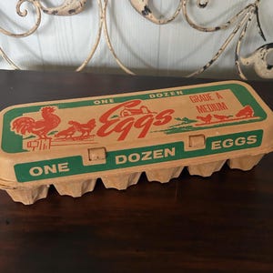 Vintage Egg Carton// Farmhouse Decor// Vintage Kitchen