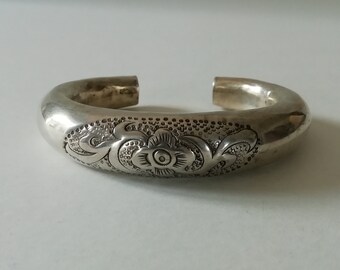 Adjustable ethnic bracelet