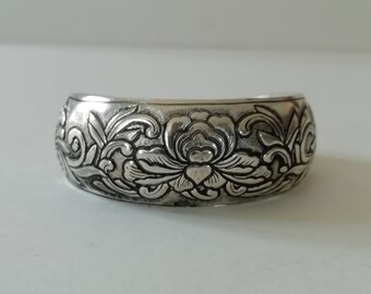 Adjustable ethnic bracelet