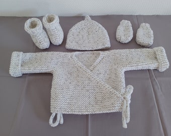 Ensemble 3 ou 4 pièces brassière chaussons bonnet moufles coloris écru gris/beige layette bébé fille ou garçon naissance, 1 ou 3 mois