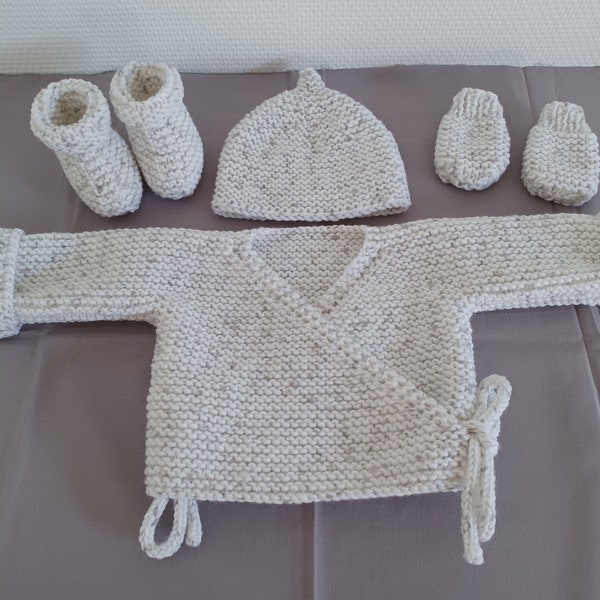 Ensemble 3 ou 4 pièces brassière chaussons bonnet moufles coloris écru gris/beige layette bébé fille ou garçon naissance, 1 ou 3 mois
