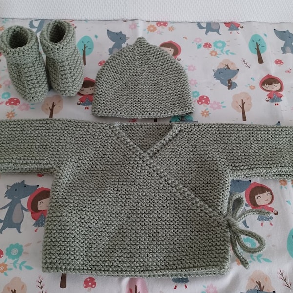 Ensemble 2 ou 3 pièces brassière cache-coeur, bonnet et chaussons layette bébé fille ou garçon coloris vert amande taille 0/1 mois