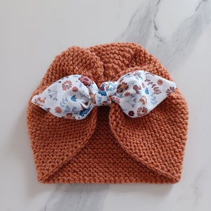 Wool turban hat with bow in baby girl layette fabric, hazelnut color, size 0/1 or 3 months