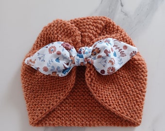 Wool turban hat with bow in baby girl layette fabric, hazelnut color, size 0/1 or 3 months