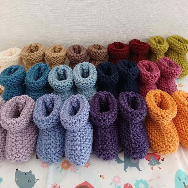 Une paire de chaussons bébé layette fille ou garçon divers coloris taille 0/1 mois - 1ère partie