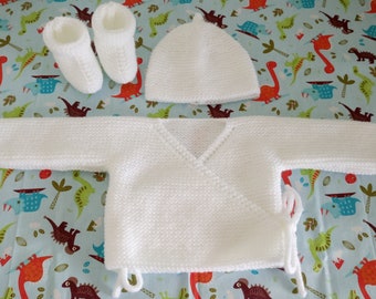 Set of 3 pieces, wrap-over bra, slippers, hat, white color, baby girl or boy, size birth, 1 or 3 months