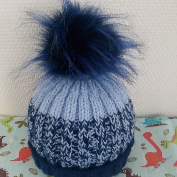 Bonnet bébé bleu ciel et bleu marine avec pompon bleu marine à bouton pression fille ou garçon taille 12 mois