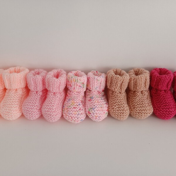 Chaussons layette bébé fille ou garçon laine tricot coloris rose taille 0/3 mois