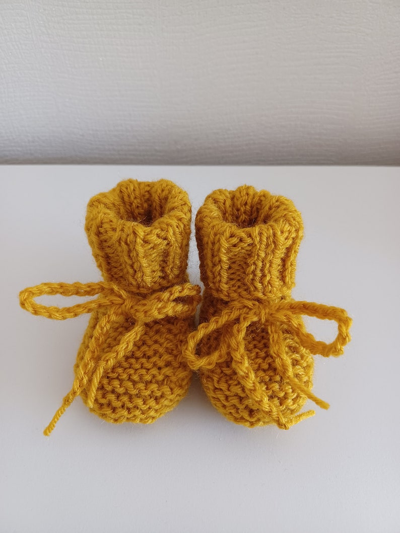 Chaussons layette bébé laine tricot avec liens coloris noisette, beige, moutarde taille 0/3 mois Jaune moutarde