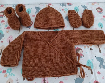 Set of 3 or 4 pieces bra slippers hat mittens layette baby girl or boy hazelnut brown color size newborn, 1 or 3 months