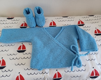 Ensemble 2 pièces brassière cache-coeur et chaussons layette bébé fille ou garçon coloris bleu clair taille 0/1 mois