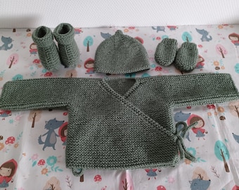 Ensemble 3 ou 4 pièces brassière bonnet chaussons moufles coloris vert kaki layette bébé fille ou garçon taille Naissance, 1 ou 3 mois