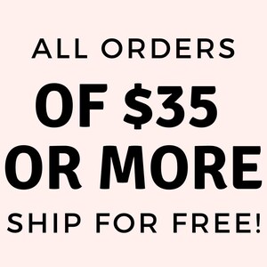 K&ouml;nnte beinhalten: Eine hellrosa rechteckige Grafik mit fettgedrucktem schwarzem Text, der lautet ALL ORDERS OF $35 OR MORE SHIP FOR FREE! Die Schrift ist zentriert und verwendet eine klare serifenlose Schriftart, um die Versandrichtlinie deutlich zu vermitteln.