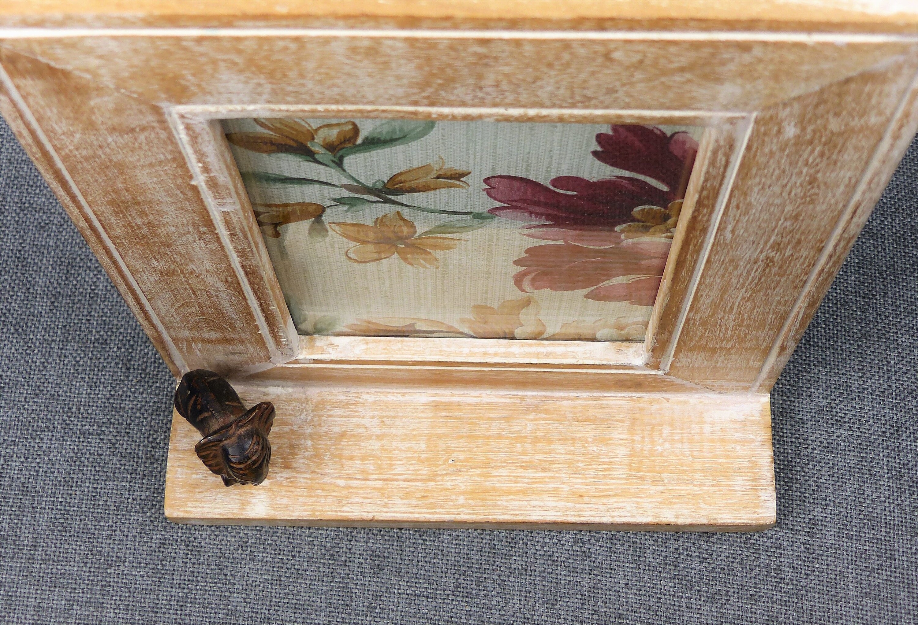 Shabby Chic Photo Frame Display Shelf