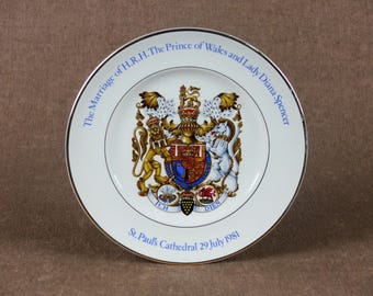 Vintage Royal Wedding Souvenir Plate, Prince Charles and Princess Diana 1981
