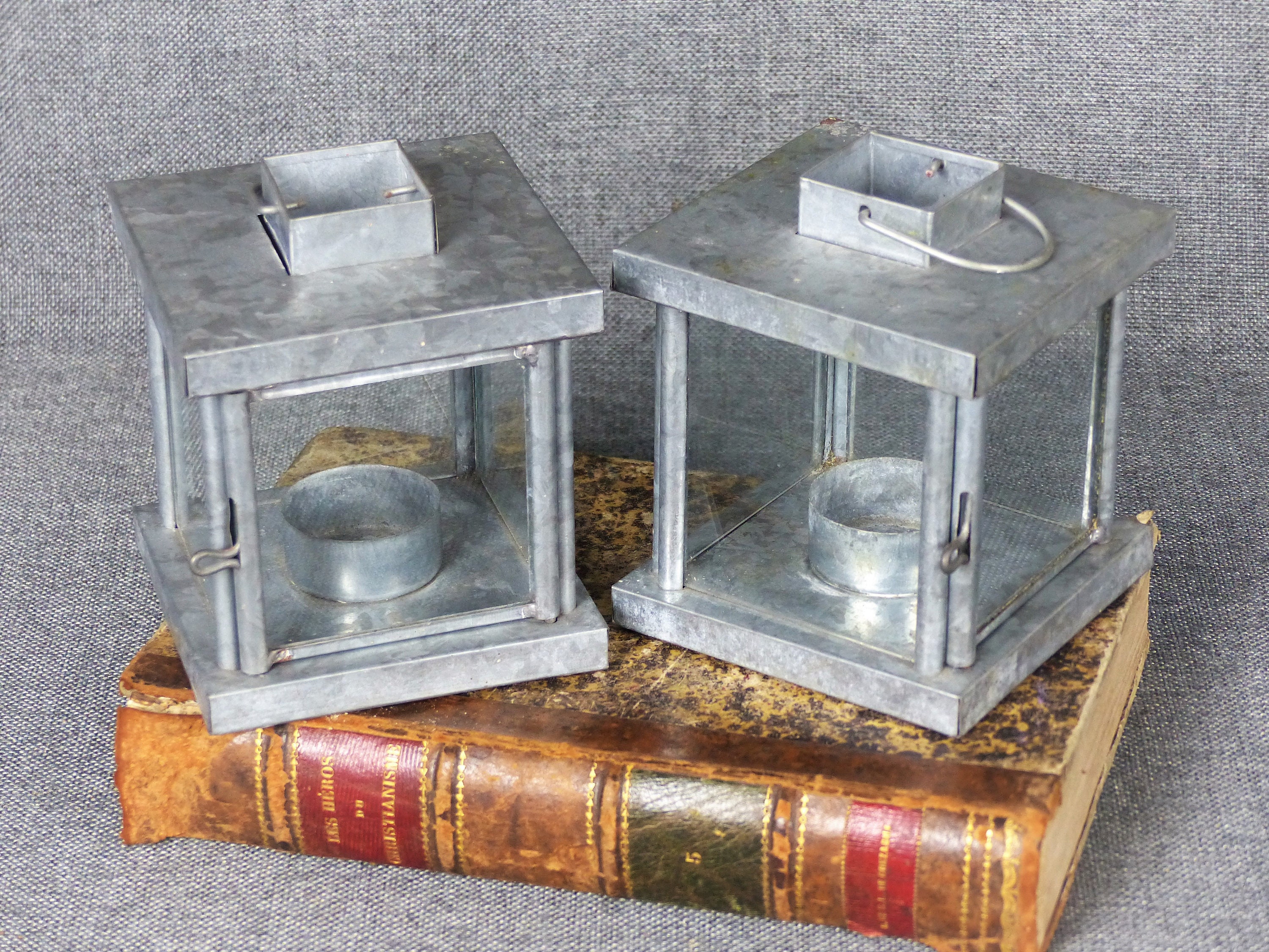 Paire de Vintage Français Country Tealight Candle Lanterns