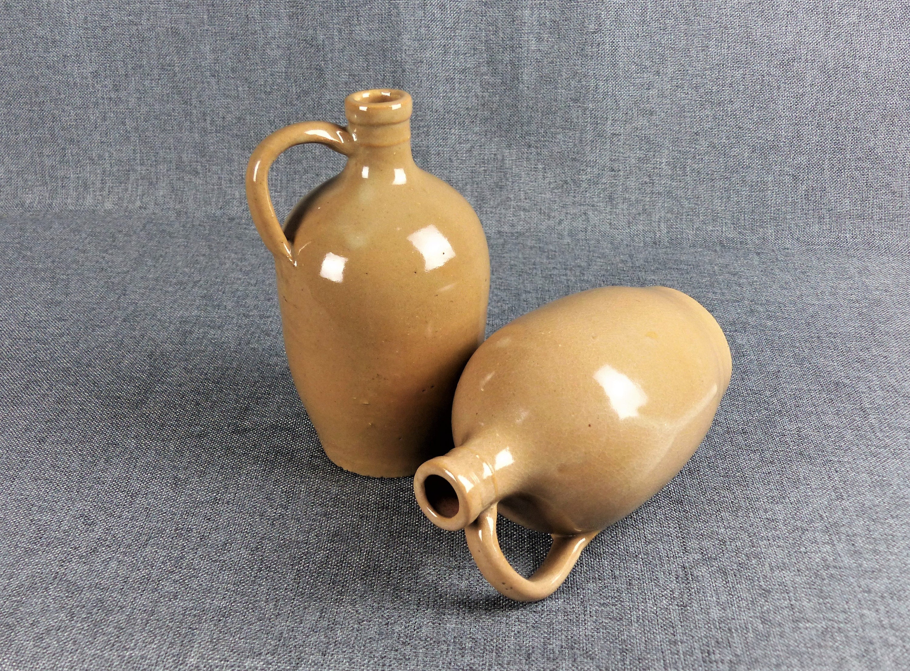 Paire de Flagons Vintage Français en Grès