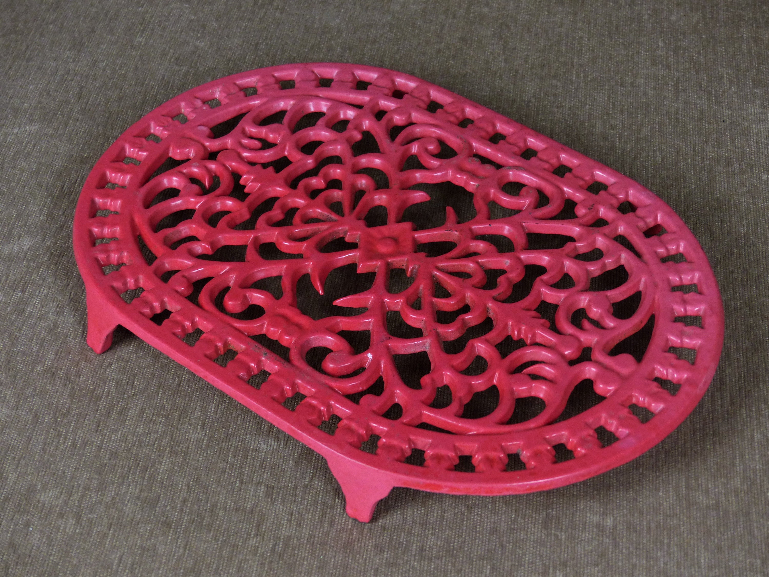 What Is a Cast Iron Trivet?