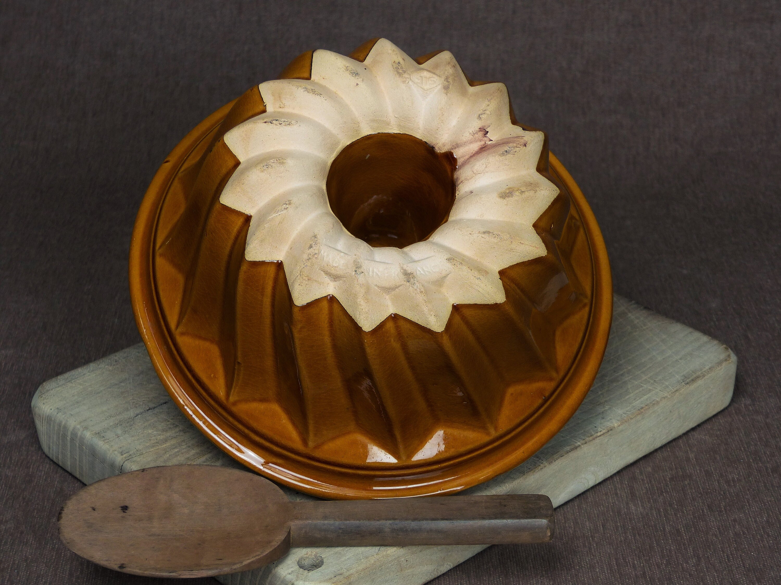 Vintage Ceramic Bundt kugelhopf Pan 