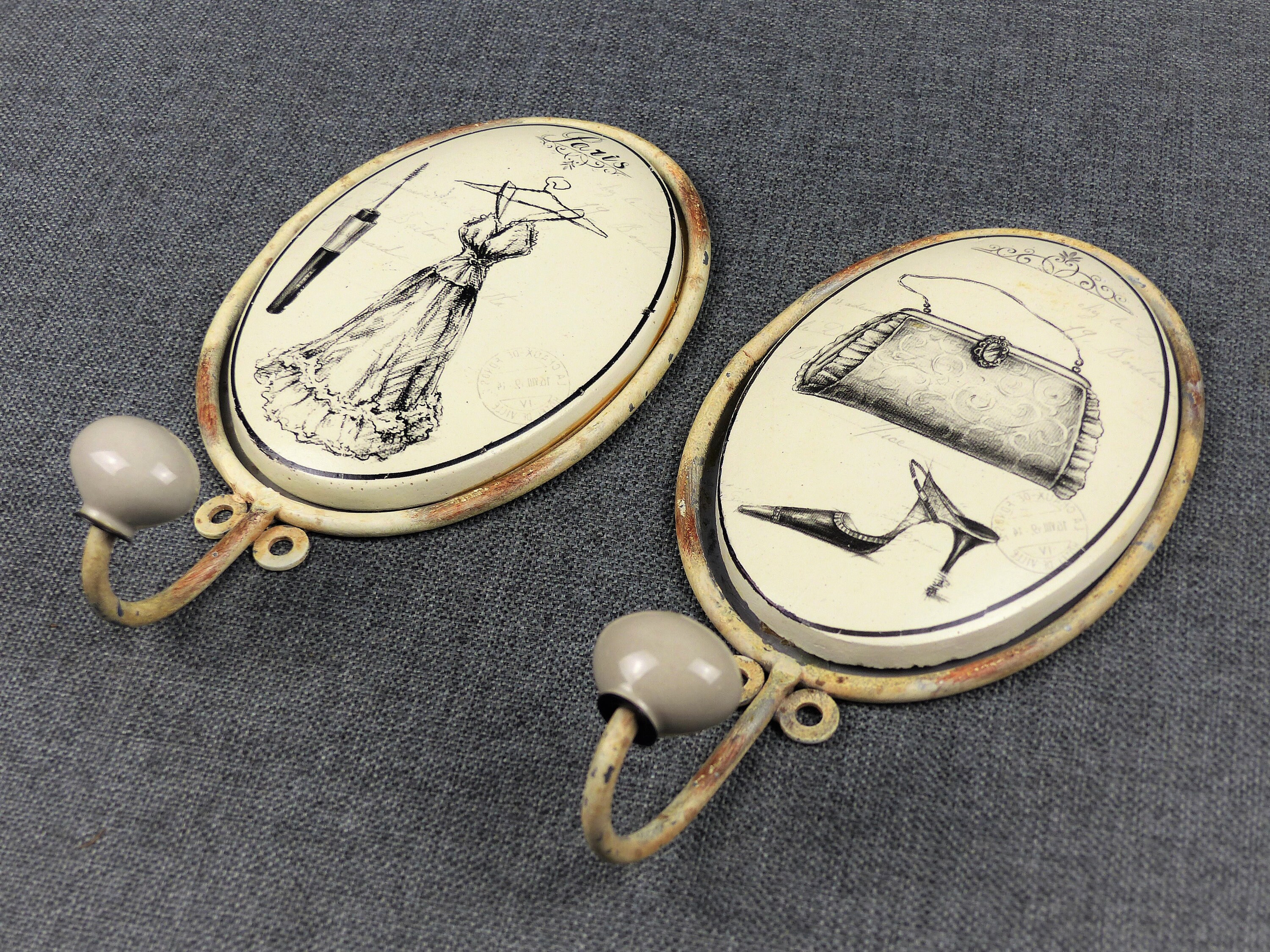 Paire de Crochets Muraux Vintage Français Céramique et Métallique