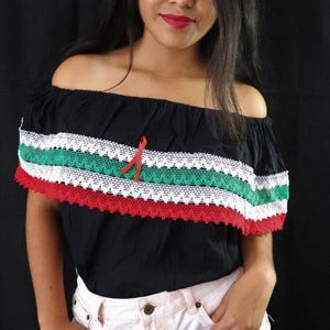 Blusa Campesina Mexicana con Hombros Descubiertos, Hecha a Mano - Chiapas, México - Cinco de Mayo - Fiesta Mexicana - Talla Mediana para Mujer - Blusa Artesanal