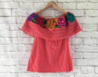 Mujer hecha a mano fuera del hombro Floral bordado blusa mexicana - tamaño mediano - Blusa Mexicana Artesanal - Mexican Fiesta Blusa