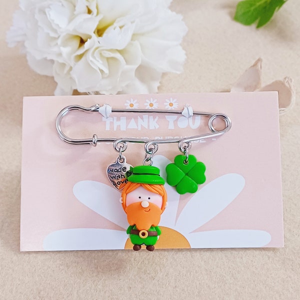 Pin's Saint Patrick en fimo vert et orange, pin's fun et original, pin's pull multicharm, cadeau pour femme et enfant