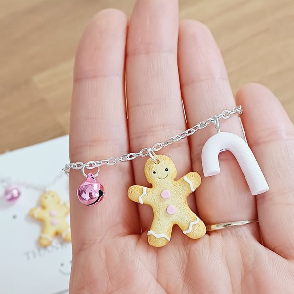 Kawaii gingerbread Christmas bracelet in polymer clay, festive etsy fino, sweet Christmas gift, holidays, pink Christmas magic