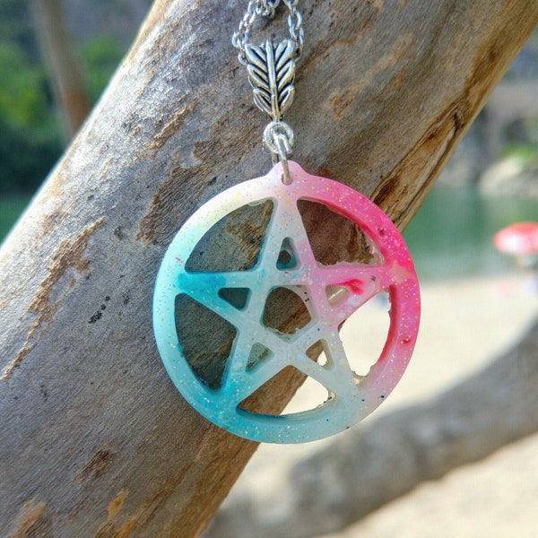 Pendentif pentacle trans pride résine pailleté, bijou lgbt pentagramme, collier transgenre, goth sorcière