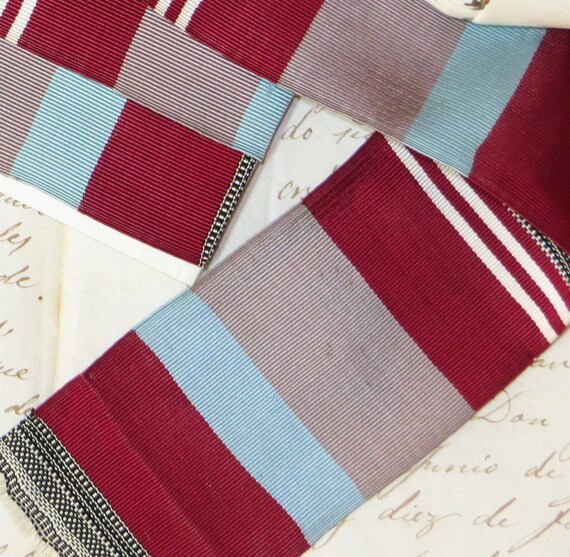 1y VTG FRENCH 2 1//4/" GRAY MAROON GROSGRAIN RIBBON COCARDE MILLINERY FLOWER TRIM