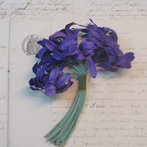 2 pc PURPLE FADE LINEN Millinery Flower Tag: French Faded Violet Periwinkle Boudoir Farmhouse Cottage 1920 1930 1940 Millinery Ribbon Trim