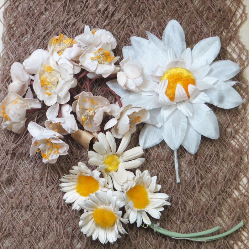 Brown Hat Bouquet Rose Lilly Geranium Bouquet 1940 1950 pill box Antique Ribbon Trim Grosgrain Petersham 1950 PURPLE MILLINERY FLOWER Tag