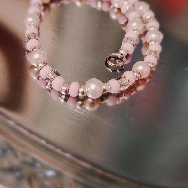 Bracelet de perles rose pâle, argentées et nacrées