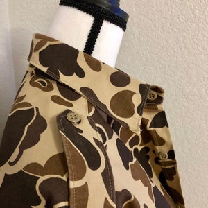 80s Classic Tan and Brown Camouflage Button Down Long Sleeve Hunting Shirt - 100% Cotton Made in USA - Walls - Size Medium