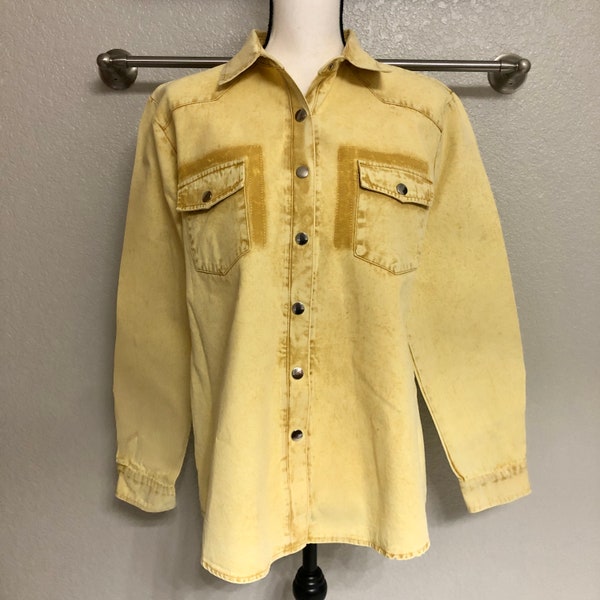 Awesome Early 2000s y2k Faded Mustard Yellow Long Sleeve Button Down - Size Women's Large (L) - Casual Fun Collared Shirt