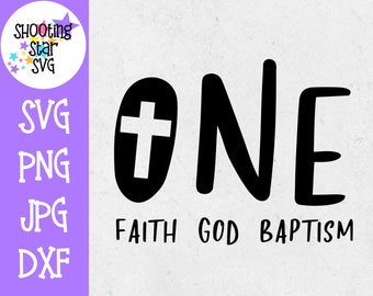 Puede incluir: Diseño gráfico en blanco y negro con la palabra "ONE" en letras grandes y en negrita. Una cruz está dentro de un círculo a la izquierda de la palabra "ONE". Las palabras "FAITH GOD BAPTISM" están escritas debajo de la palabra "ONE".