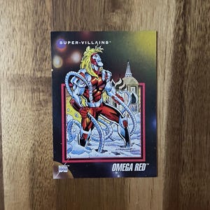 Aimant de réfrigérateur rouge Omega cartes à collectionner recyclées