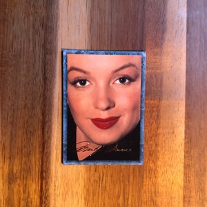 Aimant de réfrigérateur cartes à collectionner recyclées Marilyn Monroe